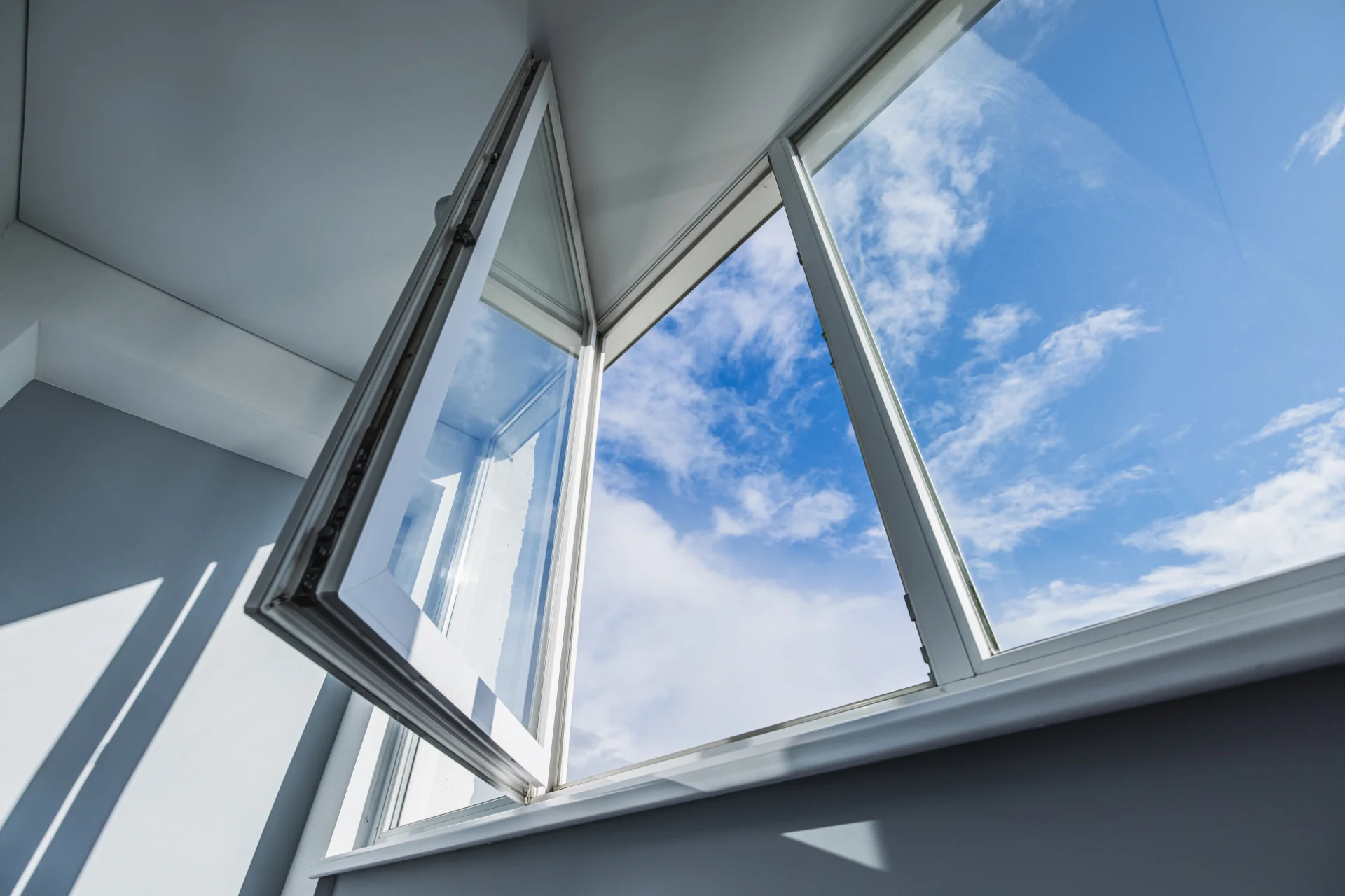VLX 80 Casement Window in Kendall, FL | Sightline Windows & Doors Kendall - detail 1